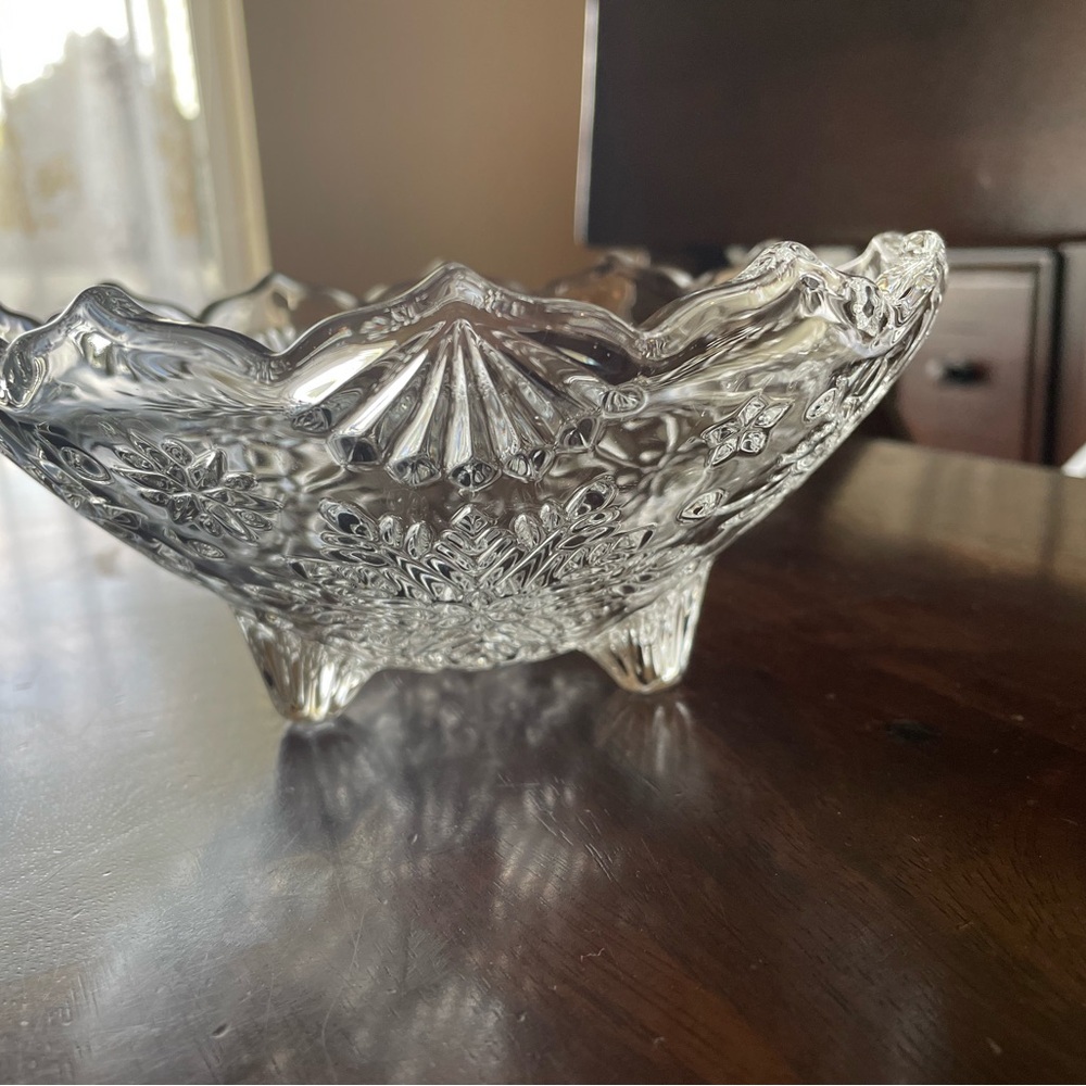 MIKASA Snowflake Christmas Clear Crystal 3 Footed Candy Bowl